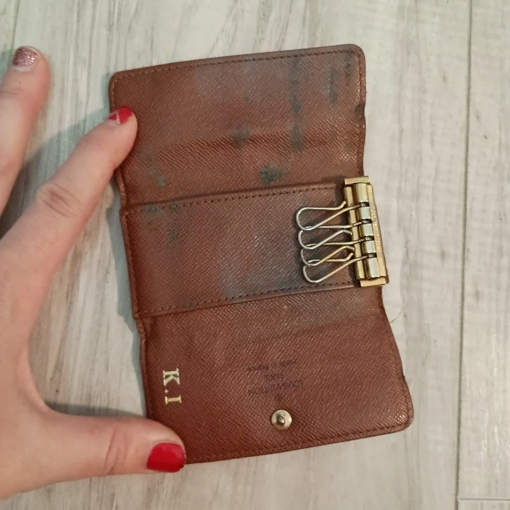 Louis Vuitton Monogram Key Holder - Picture 7 of 10
